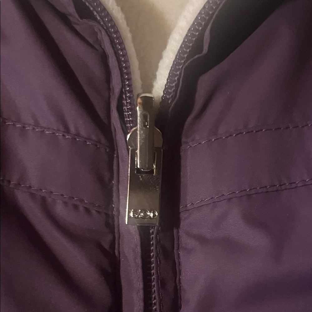 NWOT IZOD Women's Purple and White Puffer Reversible Vest - Picture 7 of 16